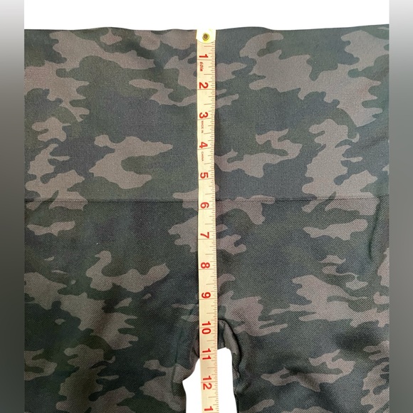 SPANX Look At Me Now Black Camo Legging - Picture 12 of 15